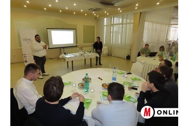 A képzésen Peckó Egon köszöntötte a résztvevőket és Varjú Potrebity Tatjana előadót /Csincsik Zsolt