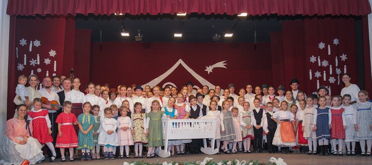 A Vadvirág Hagyományápoló Kör 2023-as karácsonyi műsorának fellépői