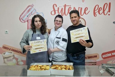 Apa-lánya sütés (Fotó: CSI)