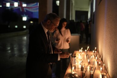 A külgazdasági és külügyminiszter hangsúlyozta, hogy az áldozatok hozzátartozóinak a magyar kormány minden segítséget meg fog adni (Fotó: Beta/AP)