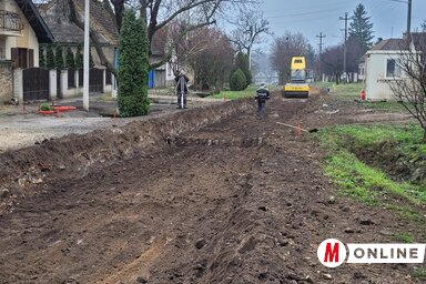 Megkezdődött a munka a Deák Ferenc utcában (Fotó: Lakatos János felvétele)