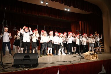 A közönség a műsor során változatos produkciókat láthatott / A  Petőfi Sándor Általános Iskola fotója