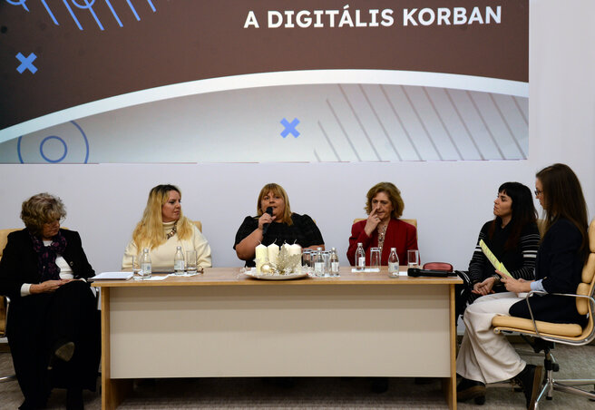 Erika Kabok, Milana Arnašova Radićova, Edvina Erdedi, Žofia Serda, Veronika Vujačić, Šara Lacko Varju (fotografija: Čila David)