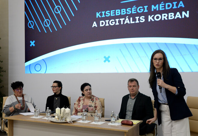 Ana Horvatova, Evelin Peševski, Danijela Bakić, Miroslav Pap, Šara Lacko Varju (fotografija: Čila David)