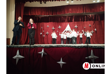 A modern tánccsoport tagjai az idei műsorban Hódi Lúcia és Koncz Antónió élő előadására táncoltak (Kancsár Izabella felvétele)