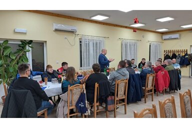 A kerekasztal beszélgetés során hasznos információkhoz jutottak a kezdő vállalkozók (Fotó: Gunarasi helyi közösség)