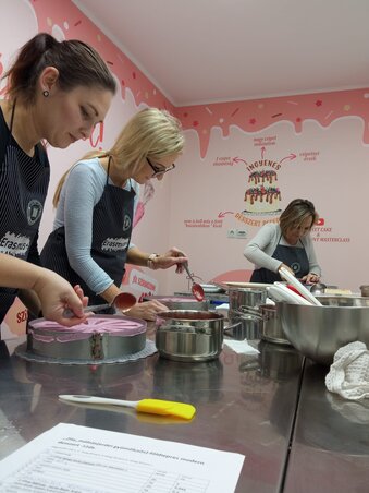 Nekik már a tortakészítés sem ördöngösség (Fotó: Cseszkó Ibolya archívuma)