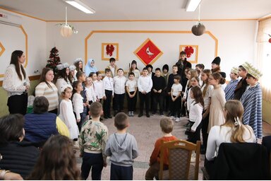 Ünnepi műsor a Százszorszép ME székházában (Fotó: Foto Video Studio Dobai)