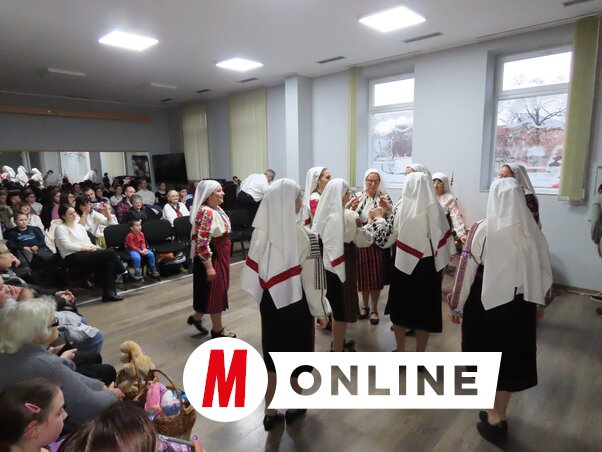 A Csobolyó ME női tánccsoportja karácsonyi összeállítása lépett fel (Csincsik Zsolt felvétele)