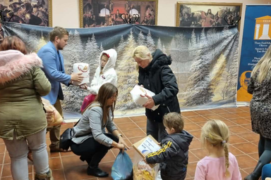 Összesen harminc család kapott csomagot / Fotó: Kancsár Izabella