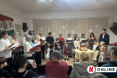 Az ünnepi program keretében fellépett az egyesület vegyes kórusa, amely karácsonyi dalokat adott elő (Fotó: Dancsó Áron felvétele)