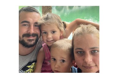 A családi fotó egy utazás során készült