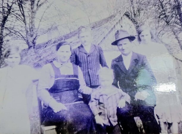 Itt még teljes volt a család (Remete Etelka archívuma)