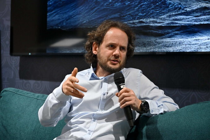 Az extrém sportoló a folyamatos fejlődés fontosságáról is beszélt az egybegyűlteknek