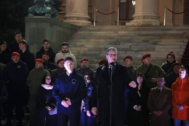 Az államfő bejelentette, hogy köztársasági parlament előtti téren lévő sátortábor helyén karácsonyi falut alakítanak ki (Fotó: Beta)