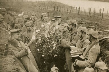 Karácsonyfa-állítás az olasz front egyik lövészárkában / Fotó: mertigykerekavilag.blog.hu