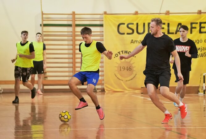 A Csubela Ferenc nevét viselő kispályás labdarúgótorna izgalmas pillanatai (Fotó: Majláth Béla)