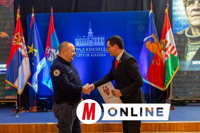 A szajáni Önkéntes Tűzoltó-egyesület nevében Nagy Ale vette át az elismerést (Vidács Hajnalka felvétele)