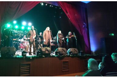 A Kormorán zenekar a bezdáni színházban/Fotó: Seres Árpád