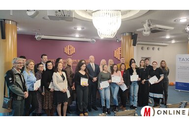 A sikeresen végzett résztvevők sora (Fotó: Rapos Emma)