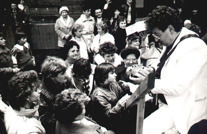 Koncert utáni dedikálás 1987-ben a Budapest Sportcsarnokban (Fotó: A 3+2 archívuma)