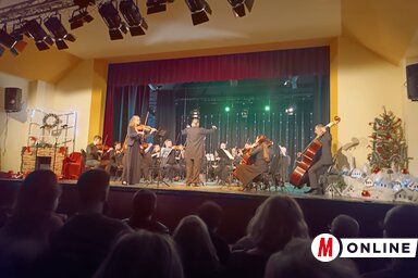 A komolyzene kedvelői ezúttal is magával ragadó szimfonikus koncerttel búcsúztathatták a múlt évet és köszönthették az új esztendőt Topolyán (Fotó: Kazinczy Paszterkó Diana)