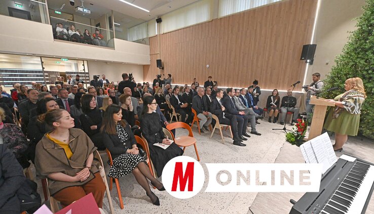 Erdődi Edvina, a Magyar Szó Lapkiadó Kft. igazgatója ünnepi beszédet mond a napilap fennállásának 81. évfordulója alkalmából rendezett ünnepségen/Ótos András felvétele