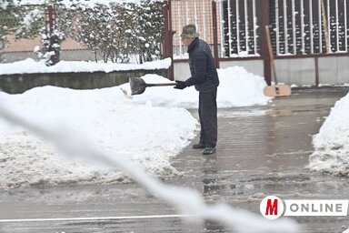 A magánrészek tisztán tartása magánfeladat. A hóelkotrás nem javaslat, hanem kötelező
érvényű rendelet (Fotó: Ótos András felvétele)