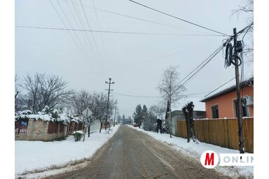 Óbecsén az elmúlt napok havazása miatt havas, latyakos útviszonyok alakultak ki (Kancsár Izabella felvétele)