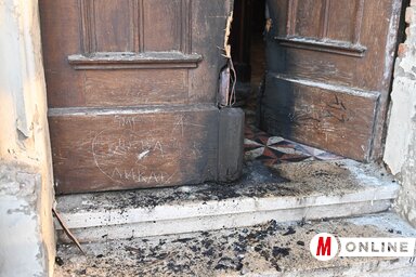 A nő lakásán a benzines kannát is megtalálták a rendőrök (Fotó: Ótos András felvétele)