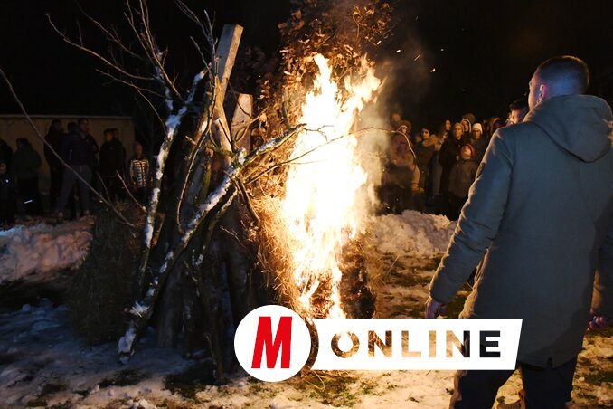 A tölgyfaégetés az ortodox karácsony egyik ősi szimbóluma (Paraczky László felvétele)