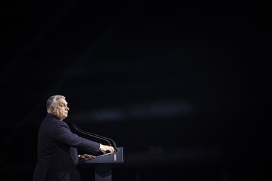 A magyar miniszterelnök hangsúlyozta, az a fiatal, aki a Tiszára szavaz, tönkreteszi a saját jövőjét, és egész életében nyögni fogja az Ukrajnának adott hadikölcsön rá eső részét (Fotó: MTI)