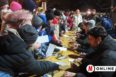 A TSC játékosaival való személyes találkozó alkalmával a játékosoktól autogramot kaphattak a szurkolók, de számos közös fotó is készülhetett (Fotó: Kiss Zoltán felvétele)