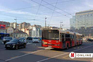 A Slavija-körforgalom csak a kora reggeli órákban ilyen nyugodt (Miklós Hajnalka felvétele)