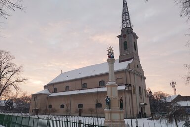 Csincsik Zsolt - Az adai Szentháromság-templomban tavaly több esküvőt, de kevesebb keresztelőt tartottak, mint 2024-ben