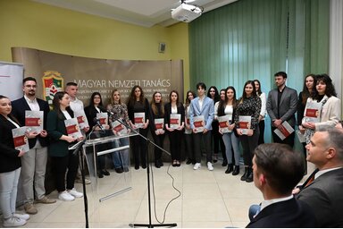 A közgazdász, orvos és fogorvos szakos ösztöndijas hallgatók első generációja/Fotó: Molnár Edvárd archív