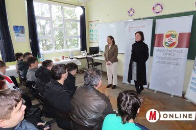 Gilice Hilda és Rigó Pál Zsófia köszöntötte az elődöntő résztvevőit (Fotó: Csincsik Zsolt felvétele)