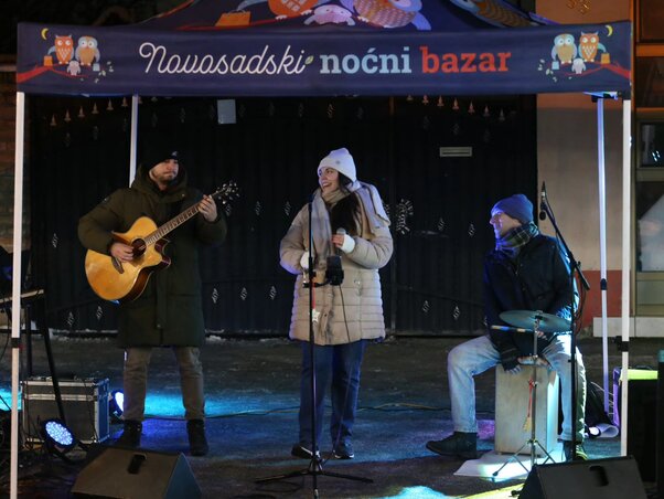 Az élő zene fokozta az esti forgatag hangulatát (Fotó: Trg preduzetništva)