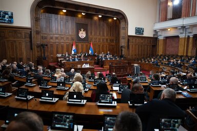 A parlament rendkívüli ülésének pontjai között szerepel az Uglješa Mrdić, a Szerb Haladó Párt képviselője által javasolt igazságügyi törvénycsomag is (Fotó: Beta)