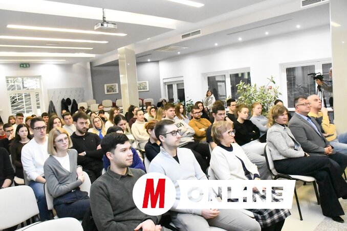 Az Európa Kollégiumban tartott beszélgetésre sok fiatal résztvevő érkezett (Fotó: Paraczky László felvétele)