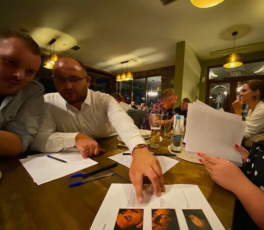 Vacsora, színház és játék egyben: a vacsoraszínházi rendezvényre a környező településekről, sőt messzebbről is érkezett közönség