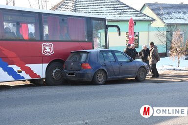 A balesetben egy autóbusz és egy személygépkocsi ütközött egymásnak/Paraczky László