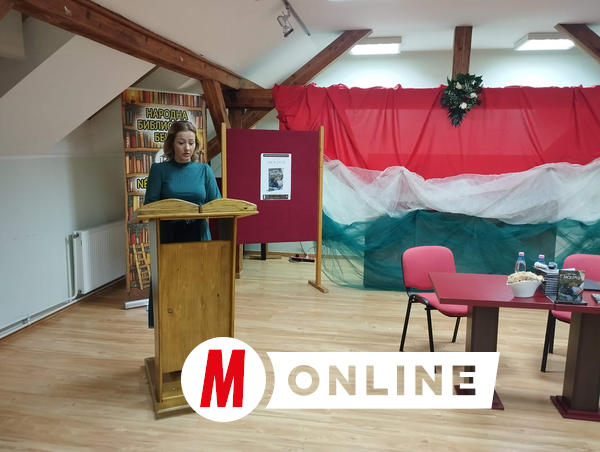 Lovas Đijanta, az Óbecsei Népkönyvtár igazgatónője köszöntötte az egybegyűlteket (Fotó: Kancsár Izabella)