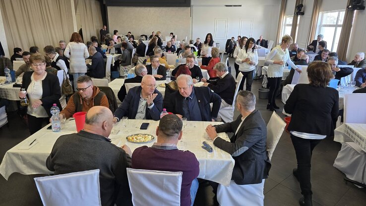 Minden résztvevő élvezettel fedezi fel a különleges ízeket