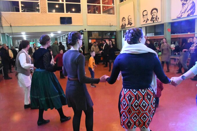 A rendezvény a késő esti órákig tartó vidám táncházzal zárult