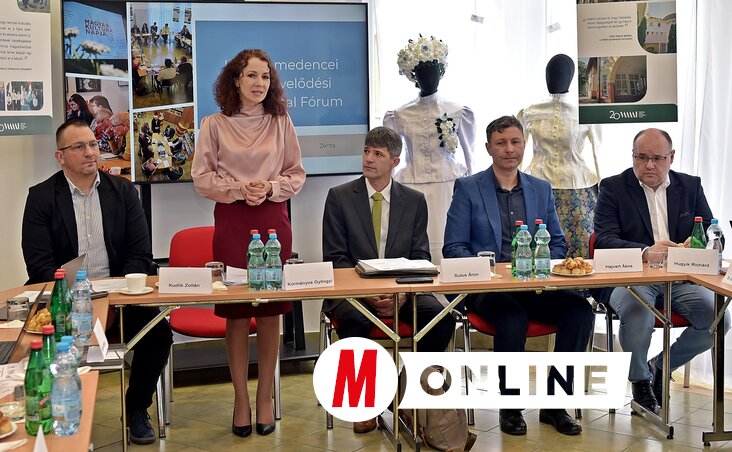 Kormányos Gyöngyi köszöntötte a jelenlévő szakembereket (Fotó: Gergely Árpád felvétele)