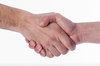 Dr. Pásztor Bálint hangsúlyozta, ezúttal mintegy 20 ezer euró odaítéléséről döntöttek (Fotó: Dr. Pásztor Bálint/Facebook)