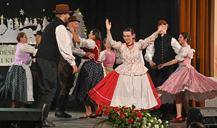 Jászsági táncokkal érkezett a törökbecsei Jókai Mór Magyar Művelődési Egyesület Csalogató néptáncegyüttese