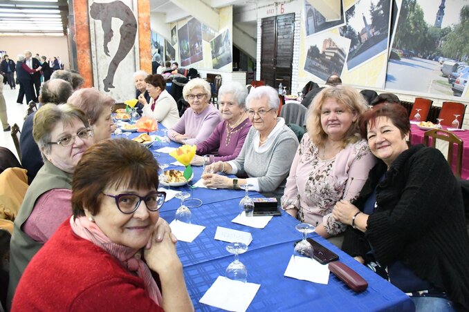 Az idénynyitóra Bácsfeketehegyről is érkeztek kézimunkázók