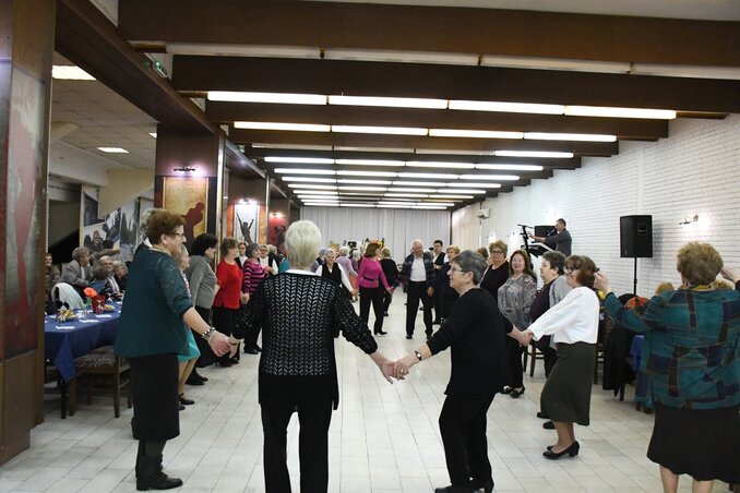 A vendégek és a házigazdák csárdást táncoltak